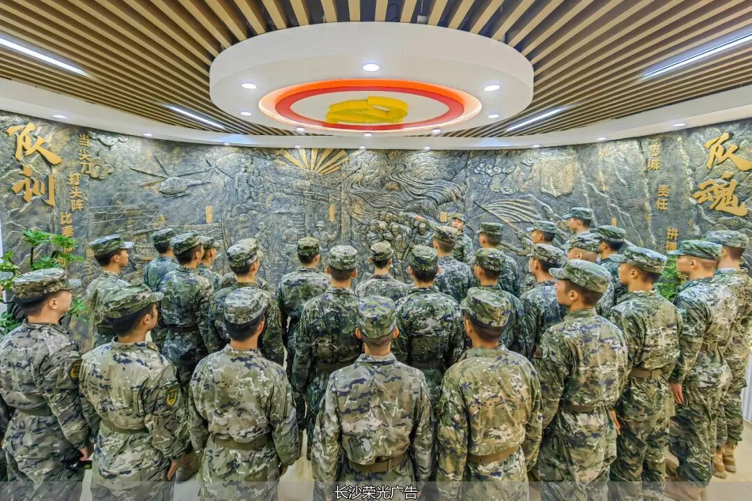 武警福建总队营区文化环境建设_荣誉墙军史长廊育人环境_楼道标语文化墙